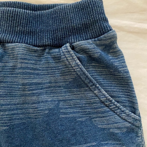 Bit’z kids blue shark print shorts sz 2/3 - Picture 4 of 12